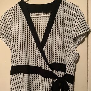 Black and white womens top size XL
